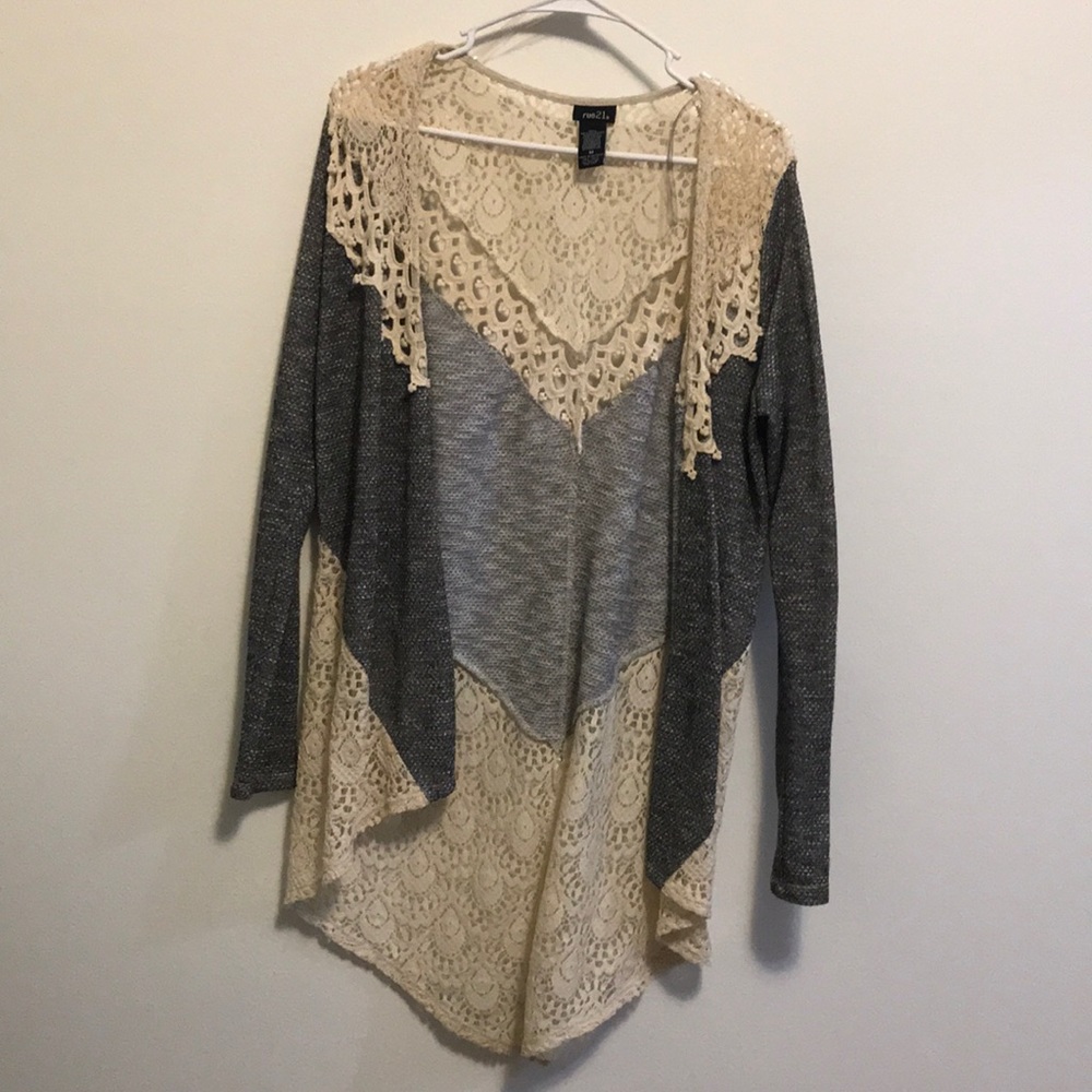 Medium lace duster